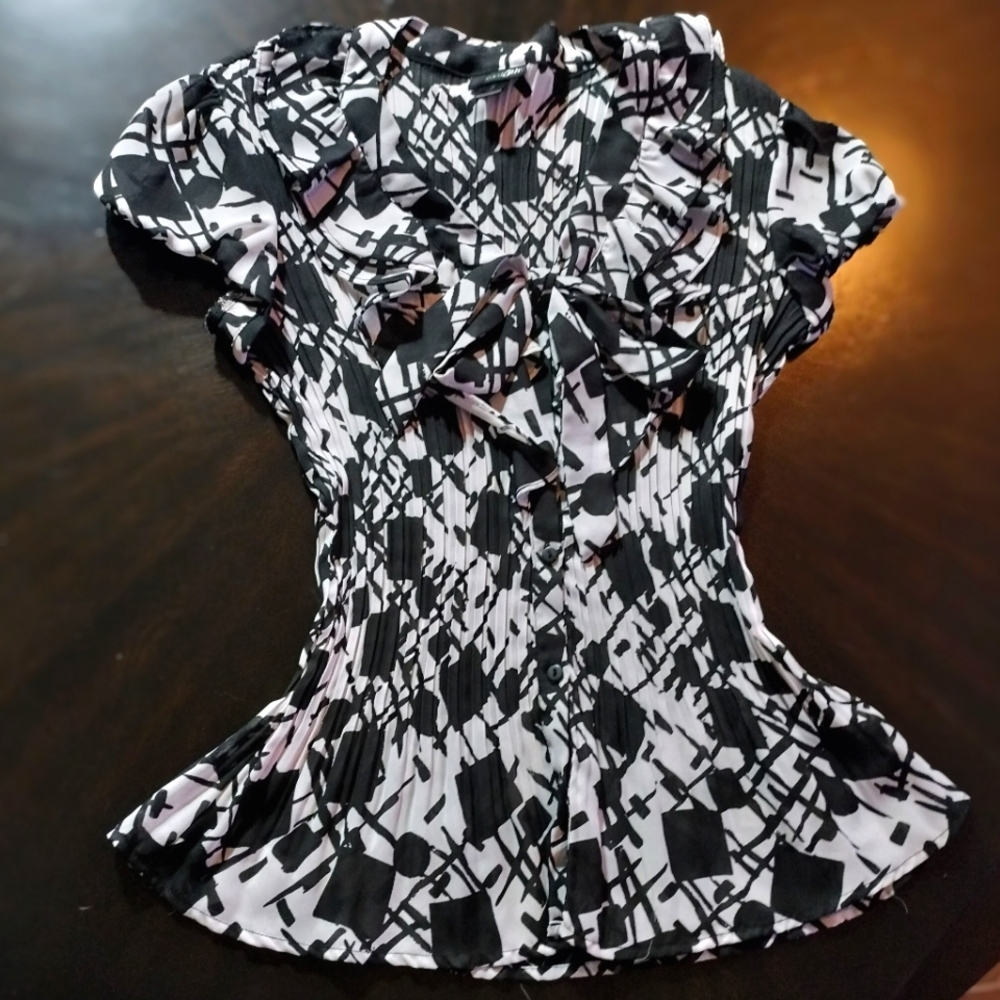 Y2K Vintage East 5th plisse blouse. Small.